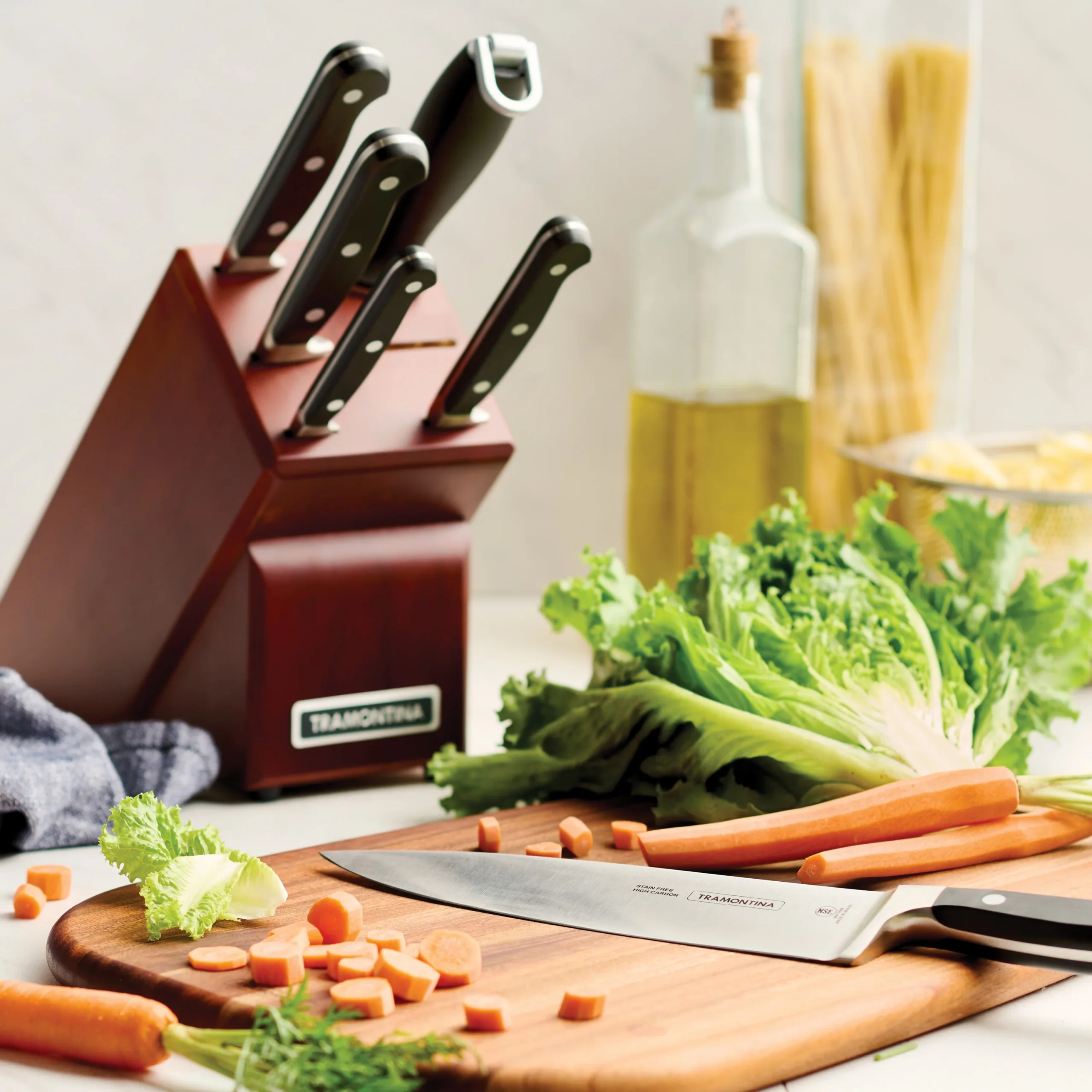 ⁦Professional Forged 7 Piece Knife Set with Hardwood Counter Block⁩ - الصورة ⁦2⁩